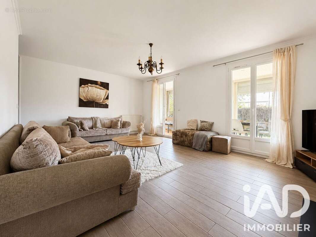 Maison 131 m² à Joue-Les-Tours  - photo 3