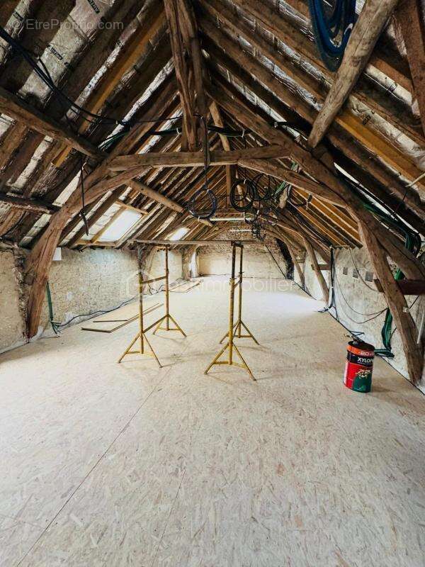 Charmante maison en pierre avec travaux et multiples possibilités - photo 2
