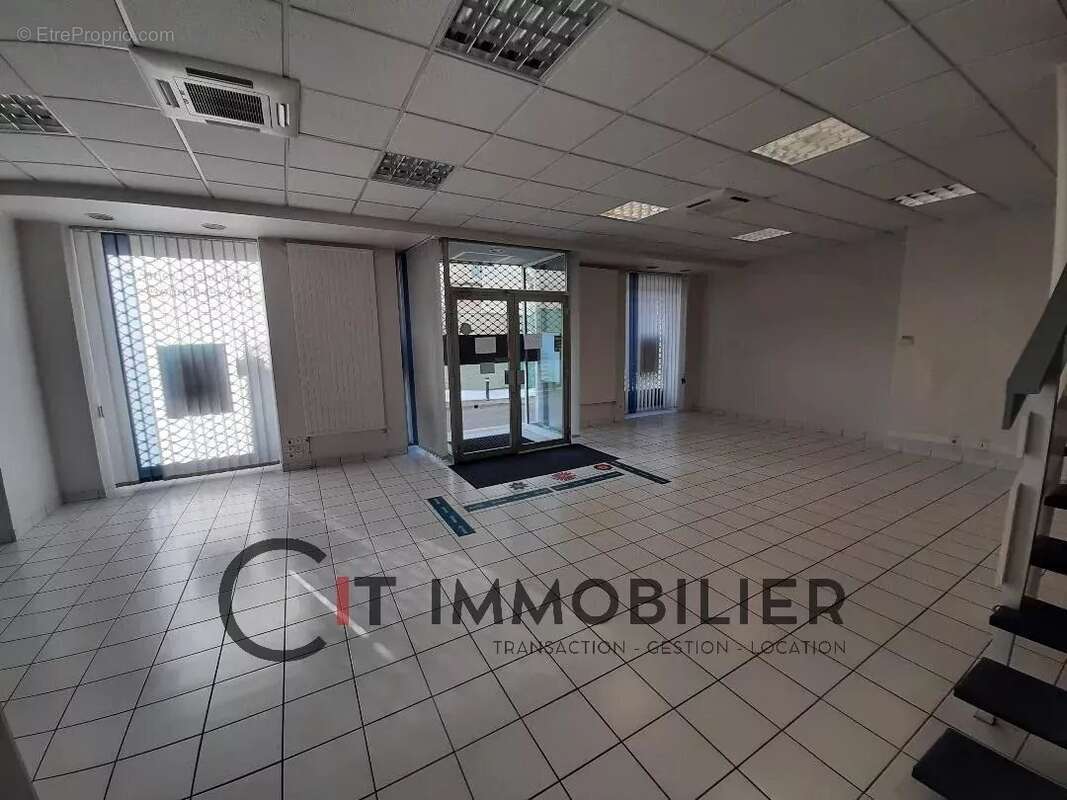 Commerce à LA TOUR-DU-PIN