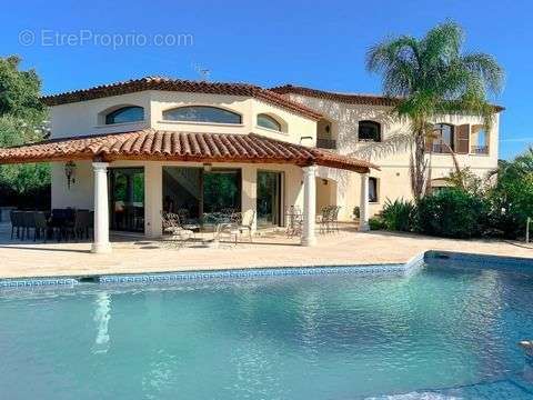 Maison à MANDELIEU-LA-NAPOULE