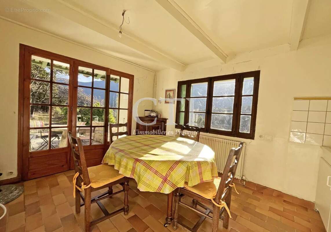 Maison à MONTBRUN-LES-BAINS