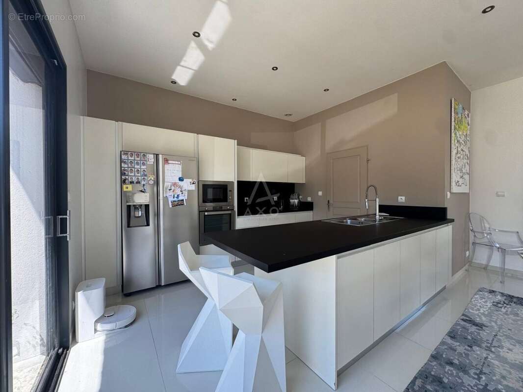 Maison familiale plain-pied: 3 chambres, terrain de 1 300 m², centre de Saint-Yzan-de-Soudiac - photo 7