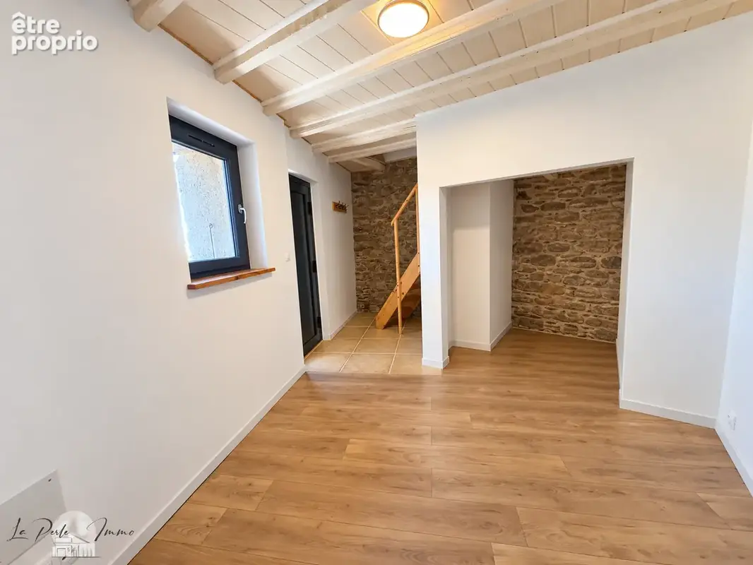 Exclusivité - Maison de village F3 entièrement rénovée avec terrasse dans un environnement naturel dépaysant! - photo 4