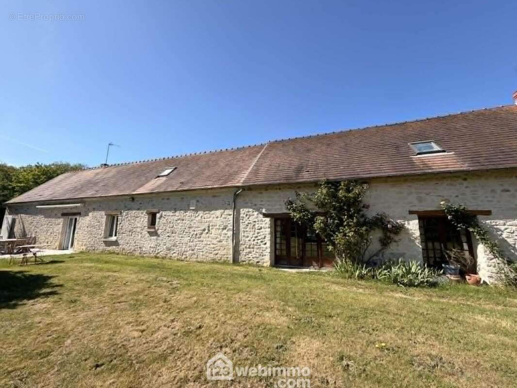 Coup de c½ur assuré pour cette longère en pierres avec commodités de plain pied - Maison à LAVAL-EN-LAONNOIS
