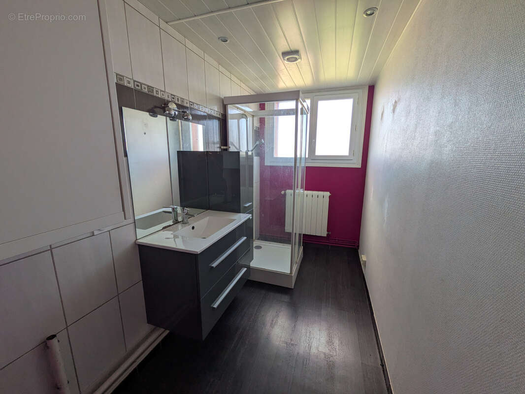 Appartement à PARON