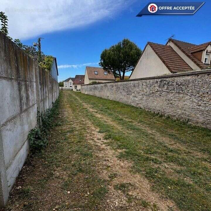 Terrain 230 m² à Pussay  - photo 2