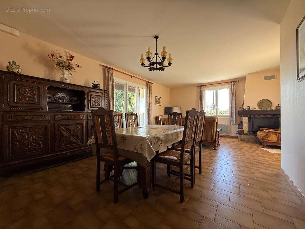 Maison à LABLACHERE