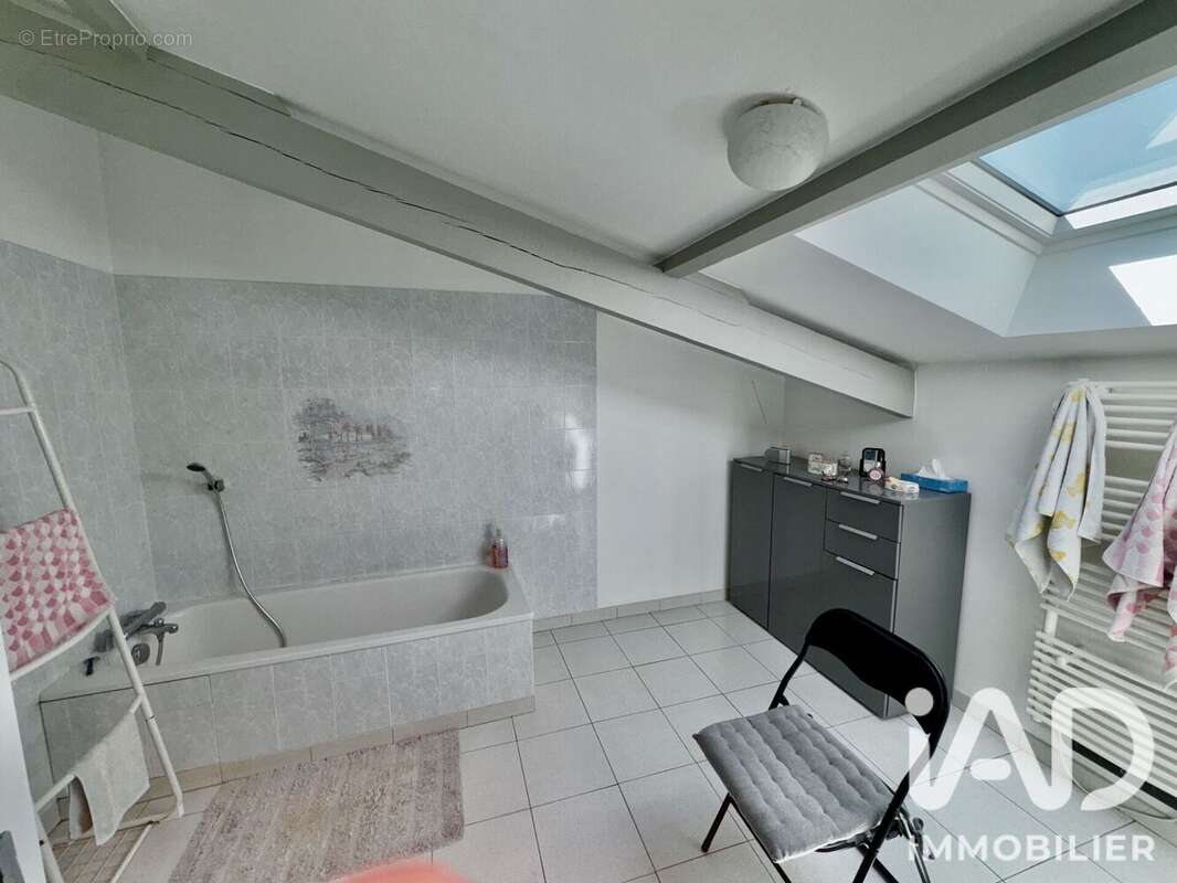 Appartement 248 m² à Cerans-Foulletourte  - photo 8