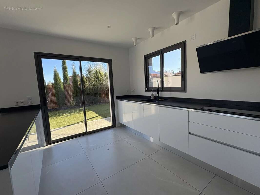 Maison à SAINT-CLAR-DE-RIVIERE