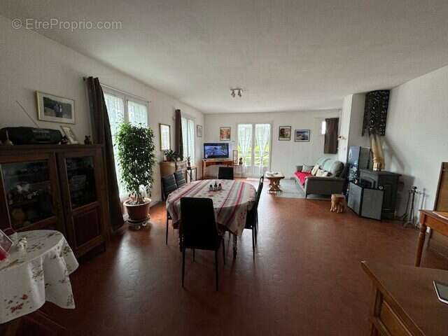 Maison 96 m² à Chaniers  - photo 3
