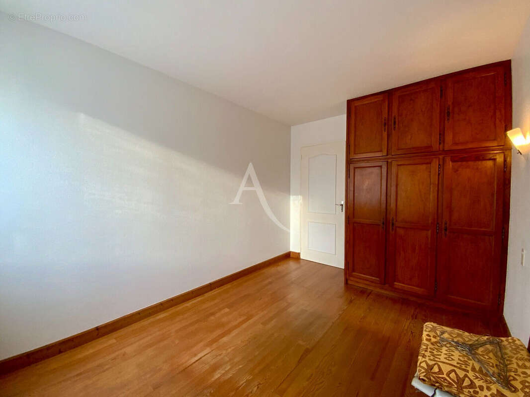 Maison à SAINT-GENIS-DE-SAINTONGE