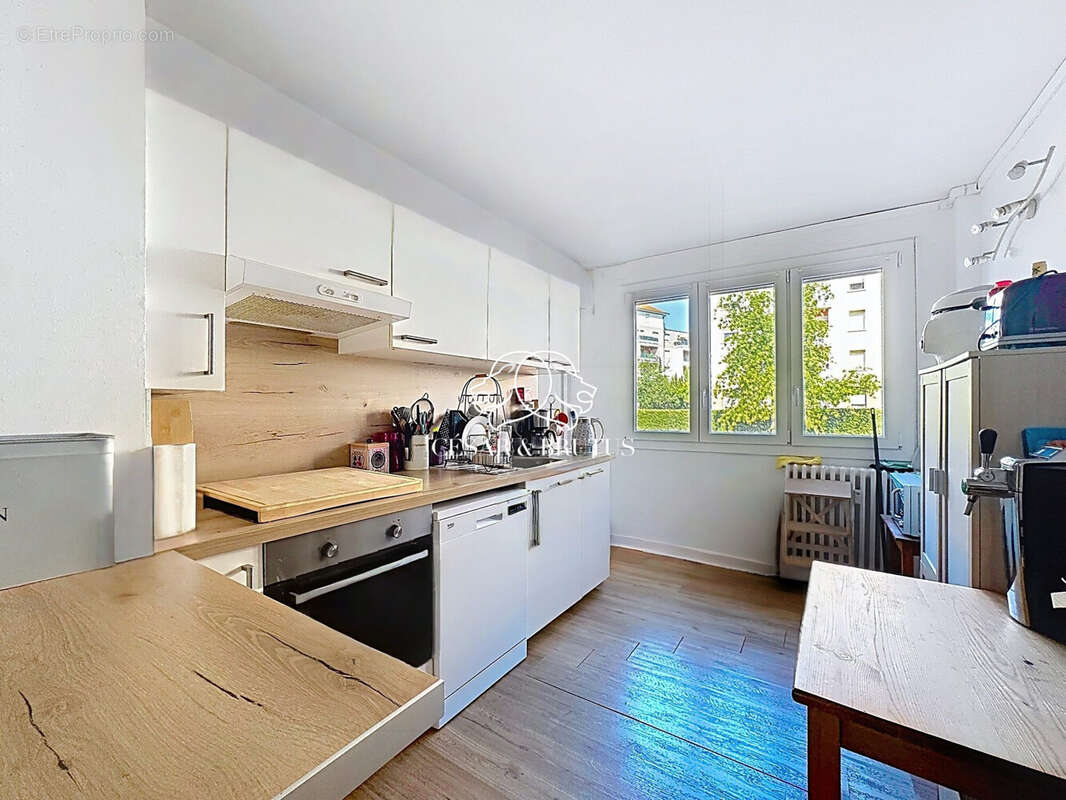 Appartement 74 m² à Bourgoin-Jallieu  - photo 4