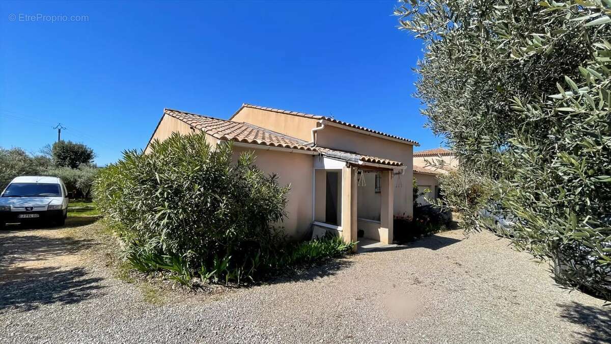 Maison à TAVERNES
