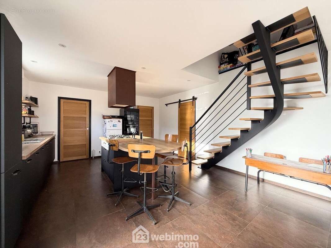 Maison à TREDREZ-LOCQUEMEAU