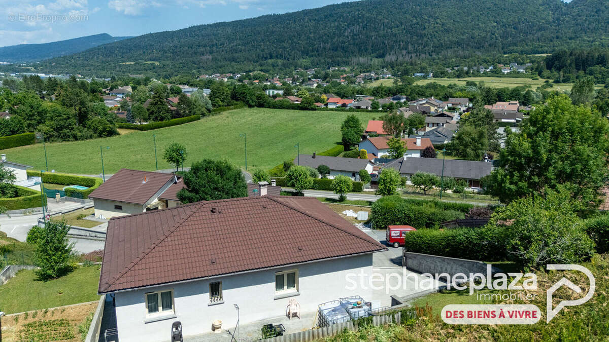 Maison Groissiat 6 pièce(s) 164 m2 - photo 2