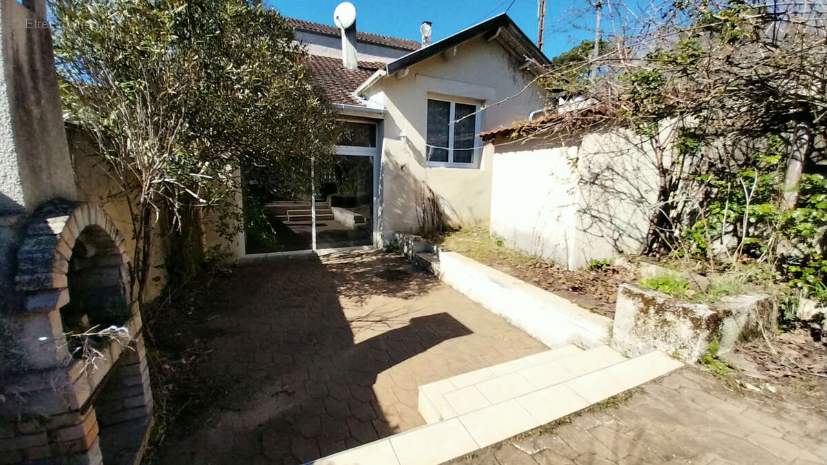 Maison à RAZAC-SUR-L'ISLE
