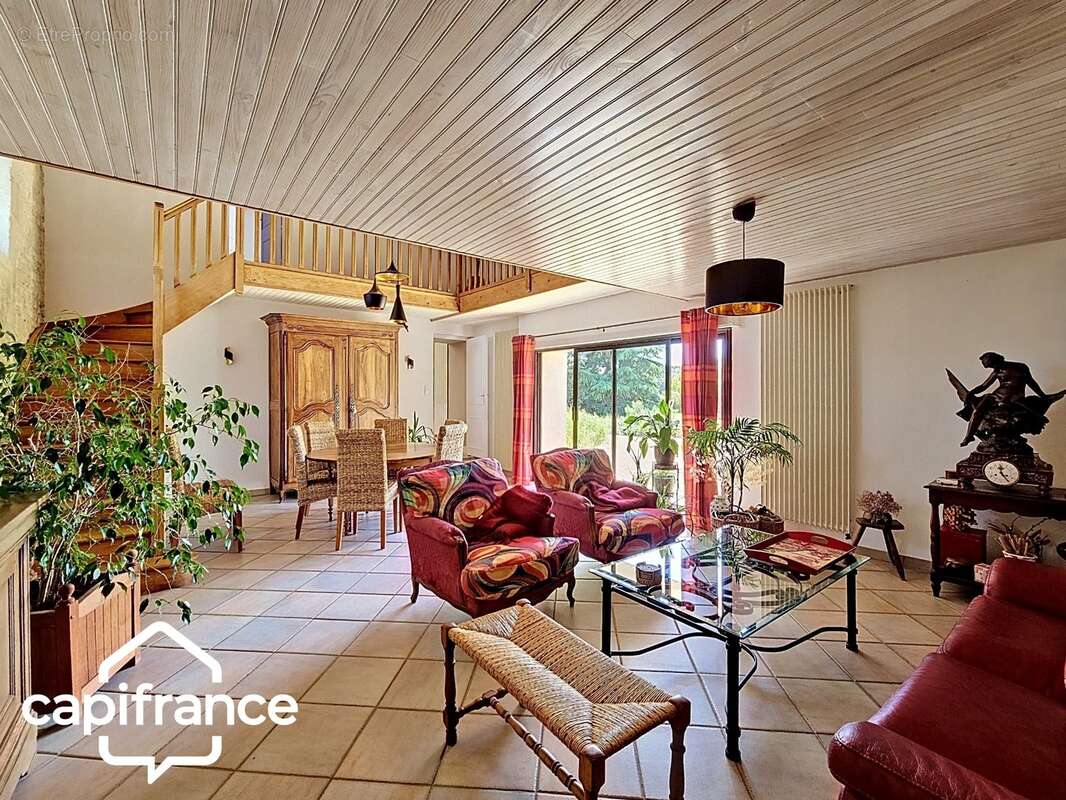 Maison en pierre de caractère 195 m² – 3 chambres – mezzanine – terrain 1 606 m² – Saint-Martin-de-Sanzay proche Saumur, Montreu - photo 6