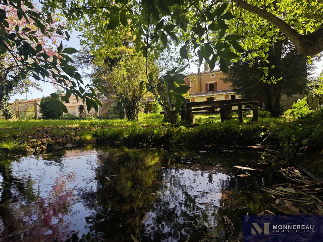Ancienne ferme nombreuses dépendances sources et lavoir - photo 19