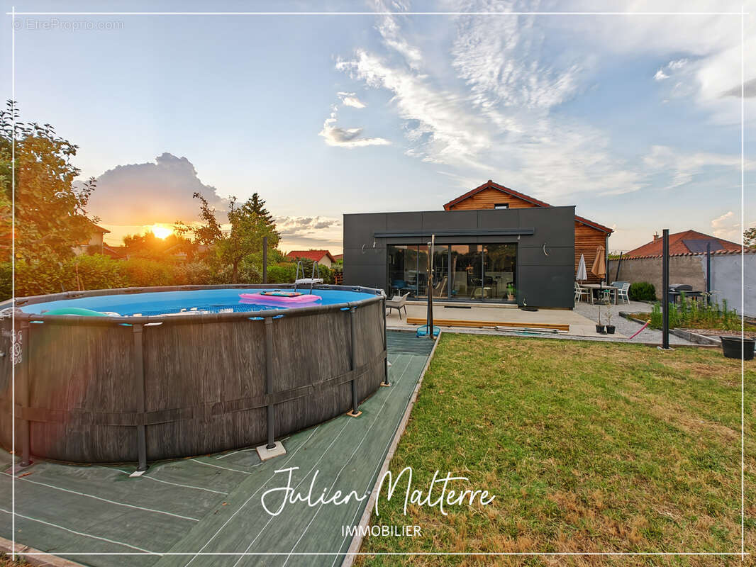St-Just-St-Rambert, maison d'architecte 147 m², 4 chambres, garage double sur terrain de 985 m² - photo 3