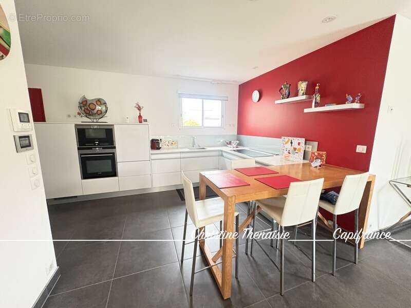 Maison contemporaine Beaux volumes - 5 chambres - Pergola - Garage SAINT GILLES CROIX DE VIE (85) - photo 12