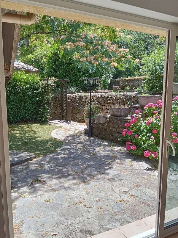 Maison de village rénovée 138m² - 6 ch / 3 sdb - jardin en bancels + 2 garages - photo 15