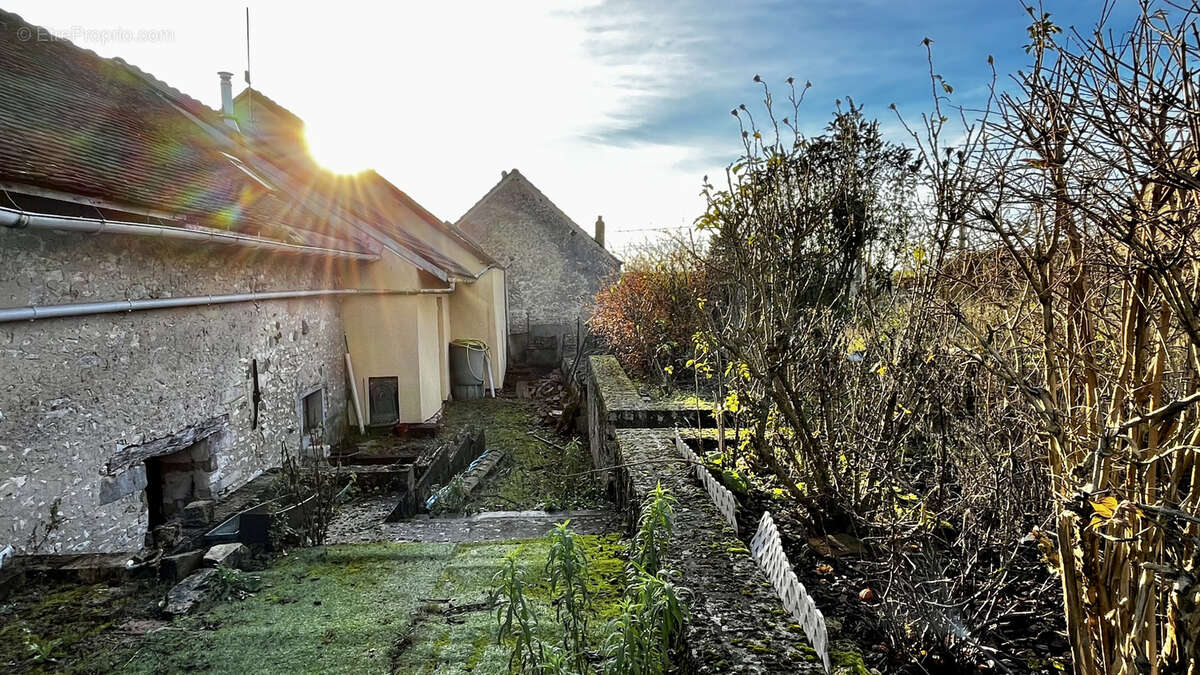 Maison à LA CHAPELLE-SAINT-SULPICE
