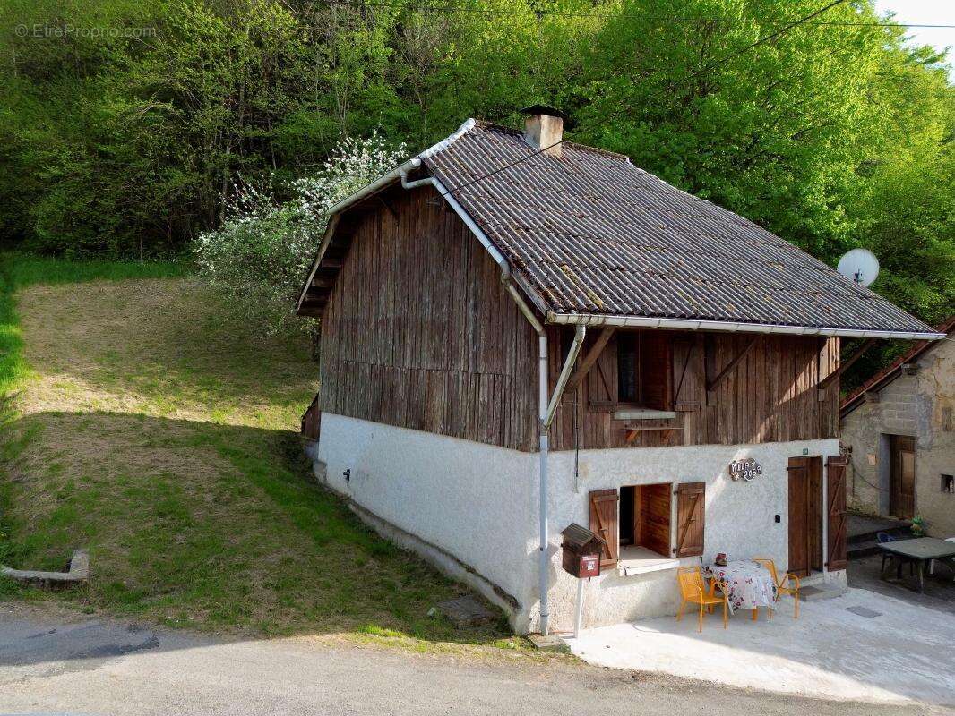 Maison avec grange réhabilitable – Fort potentiel – Voissant - photo 12