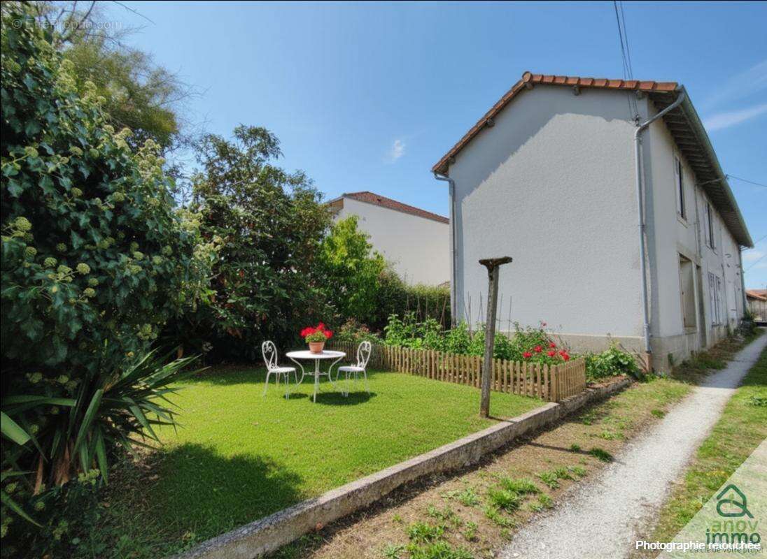 Maison à SAINT-JUNIEN