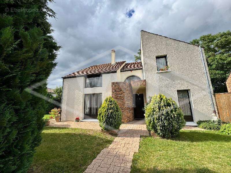 Maison à COMBS-LA-VILLE