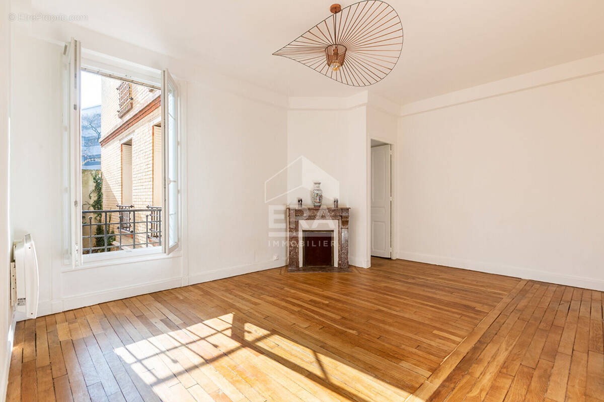 Appartement à COURBEVOIE