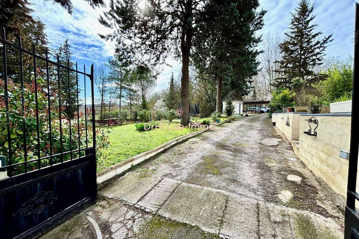 Maison à SAINT-MARTIN-DE-VILLEREGLAN