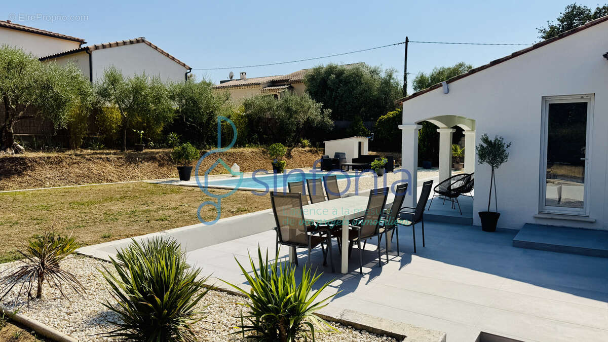 Maison de plain-pied entièrement rénovée avec piscine, sans vis-à-vis - photo 2