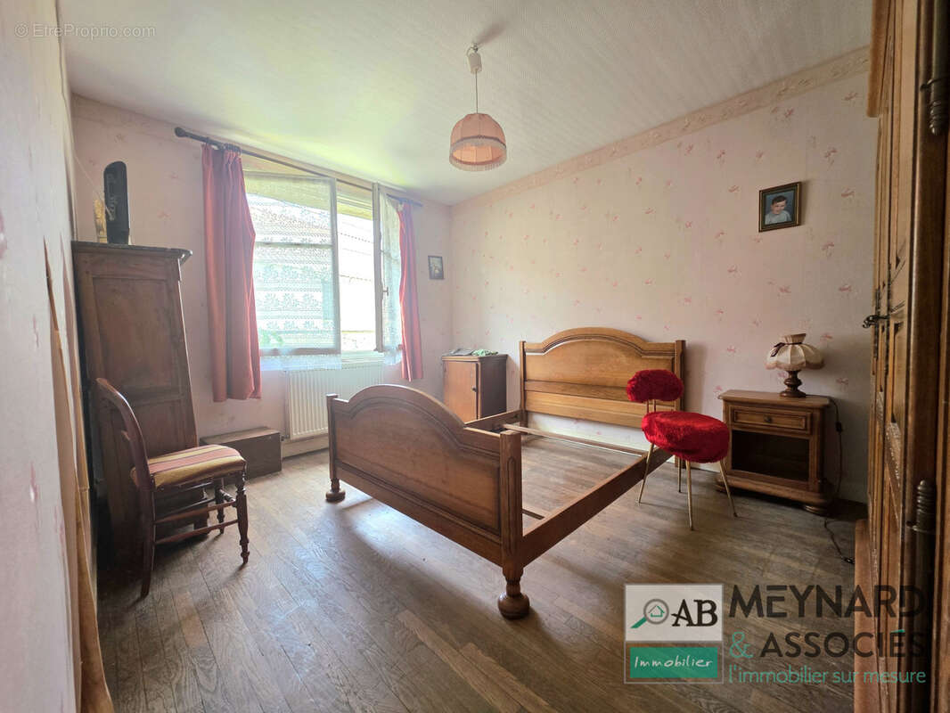 À vendre à Mouroux   Maison indépendante à rénover avec garage, et  grenier aménageable. - photo 8
