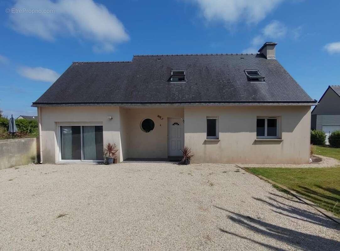 Maison à PLOUNEVEZ-LOCHRIST