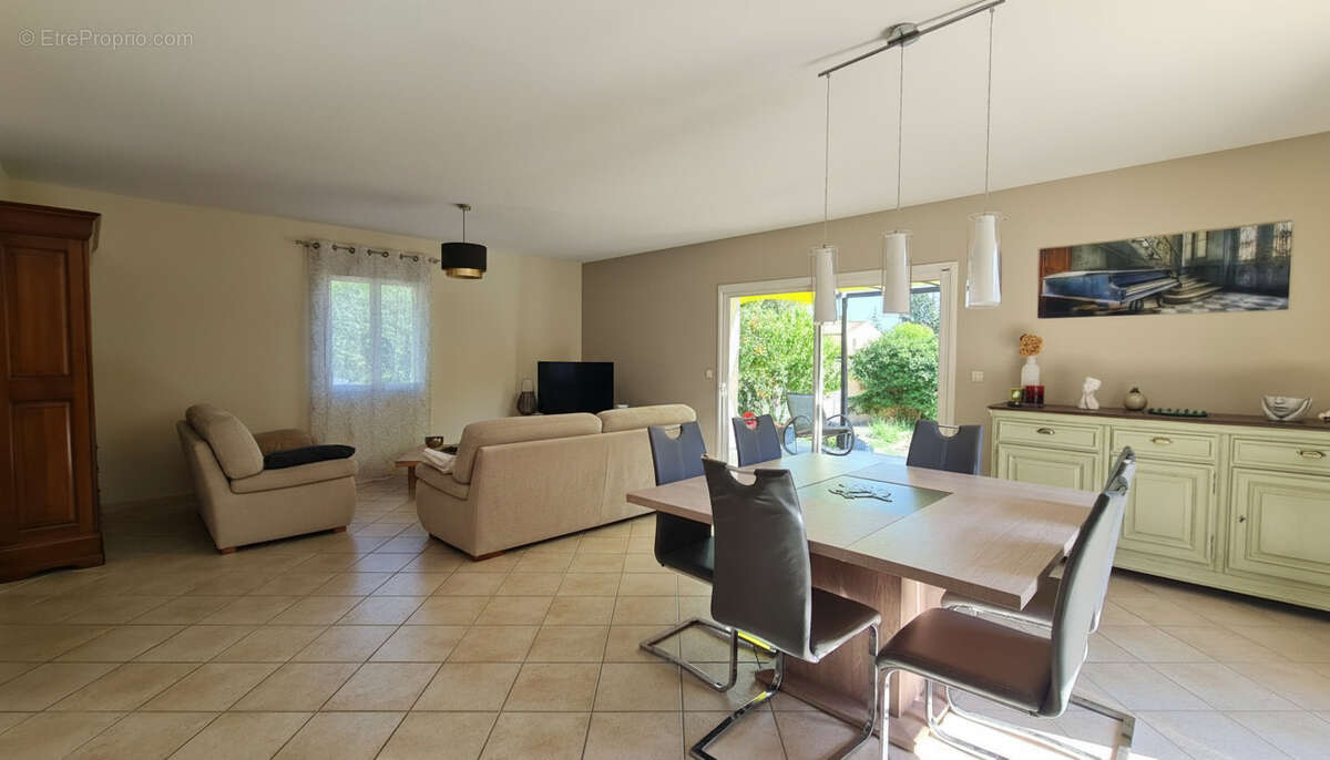 Villa familiale avec piscine sur plus de 2 000 m2   Suite parentale de plain-pied - photo 7
