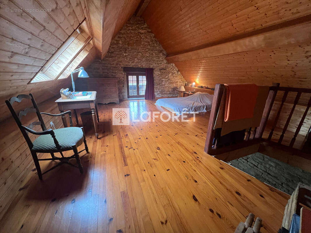 Maison à MESSIA-SUR-SORNE