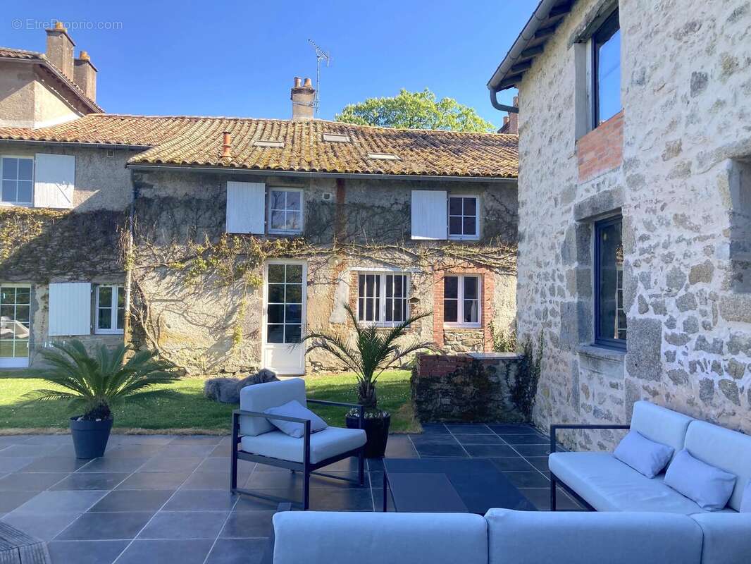 Maison à PARTHENAY