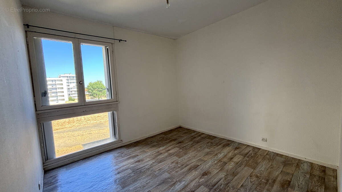 À Vendre Appartement Type 4 à Cholet (49300) - photo 3