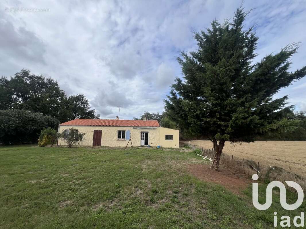Maison 99 m² à Le Girouard  - photo 2