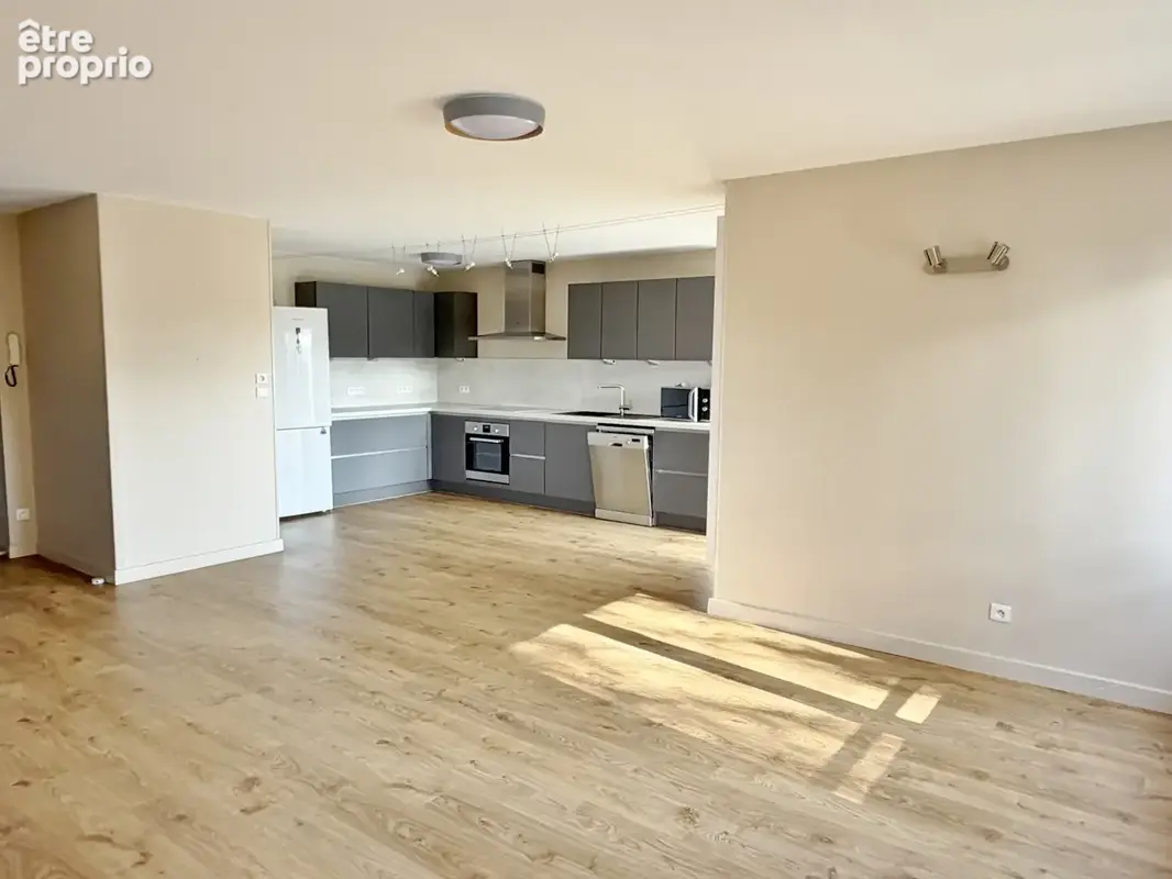 Beau T4 de 88 m2 en plein centre et au calme avec 3 chambres, 2 balcons et 1 garage - photo 5