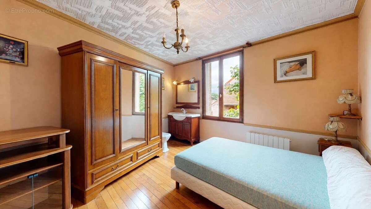 Maison à COUBRON