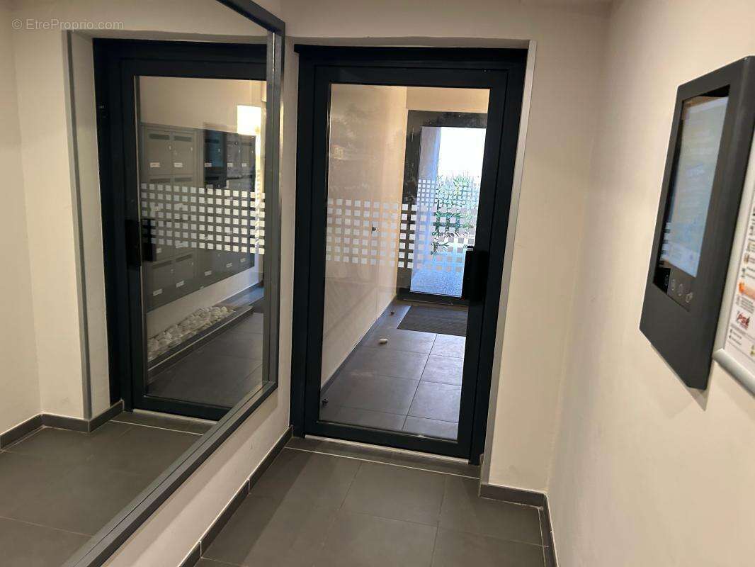 Appartement à GARONS