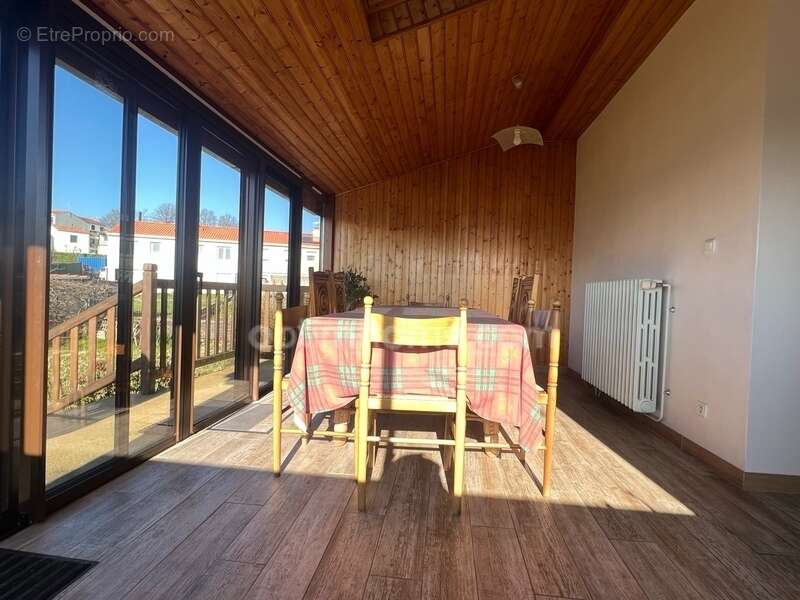 Maison à vendre 7 pièces MORTAGNE SUR SEVRE (85) - photo 3