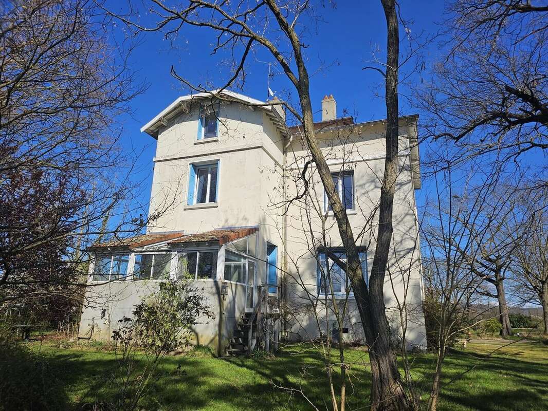 Maison à MONTROND-LES-BAINS