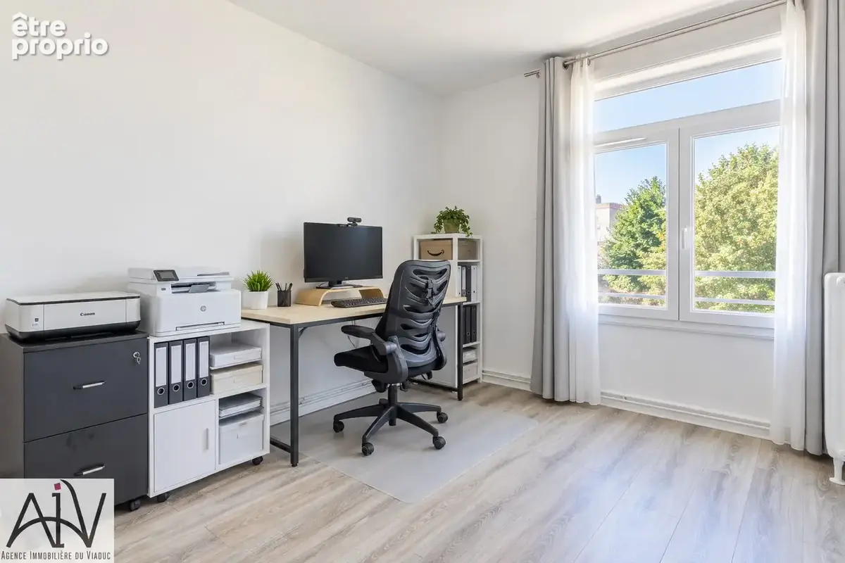 Appartement 5 pièces de 82 m2 avec trois chambres, box et cave - photo 8