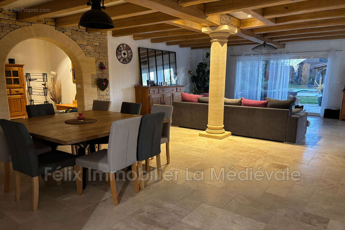 Maison à LA ROQUE-GAGEAC