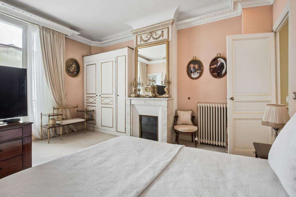 Appartement à NEUILLY-SUR-SEINE