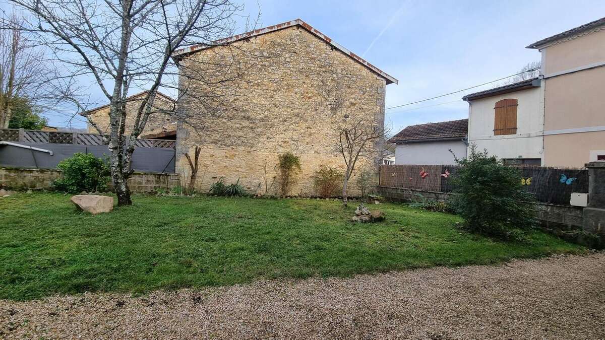 Maison centre bourg - photo 12