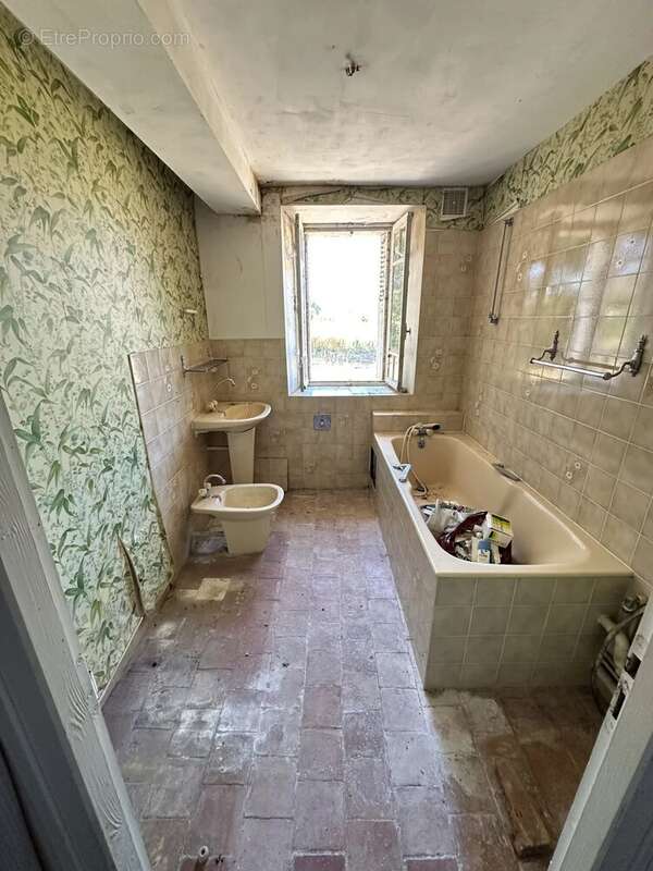 Maison bourgeoise, 300 m² de dépendances, gros potentiel, 485 m² couvert - photo 12