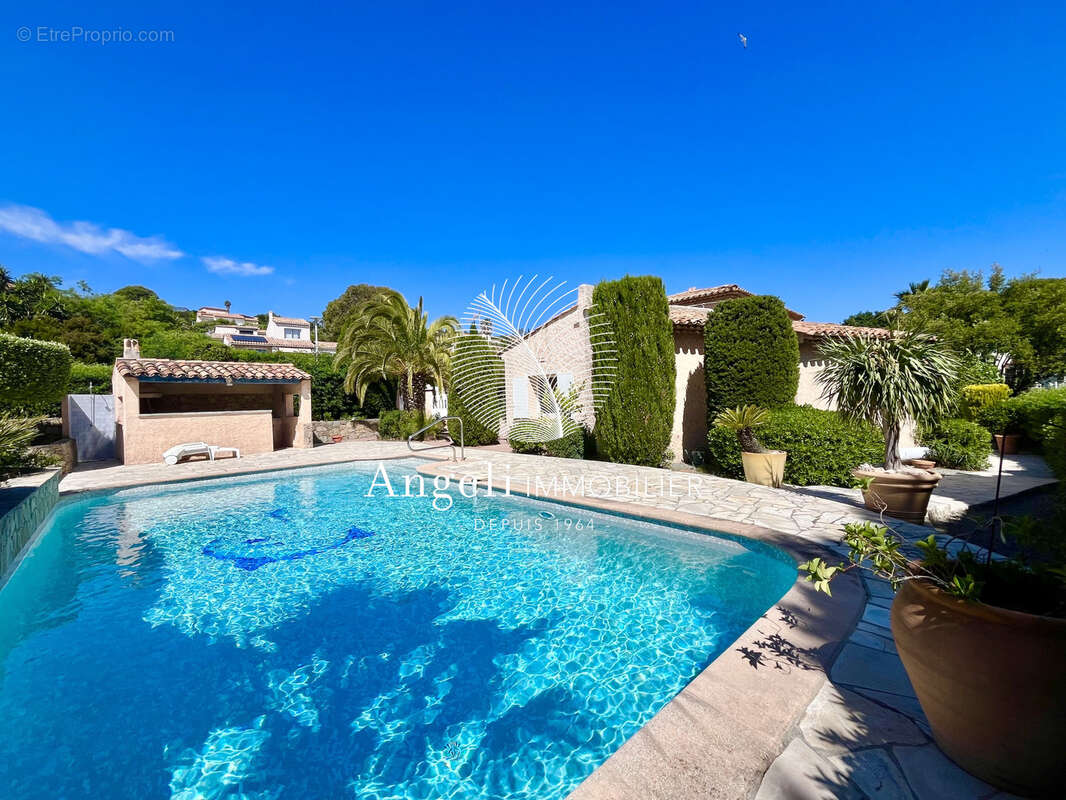 Maison à ROQUEBRUNE-SUR-ARGENS